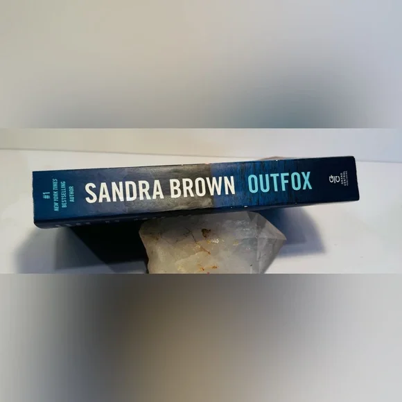 'Outfox' by Sandra Brown Softcover Novel - Picture 3 of 8